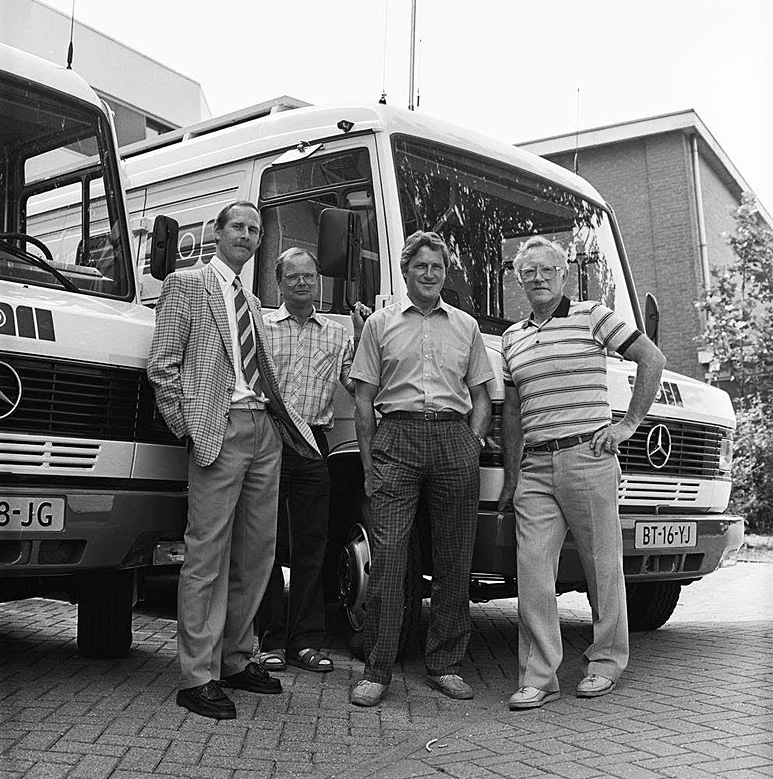 Op deze OmroepFoto : Met oa. John Goosen, Ferry Weiss en installatietechnicus Hans Hakkaart.